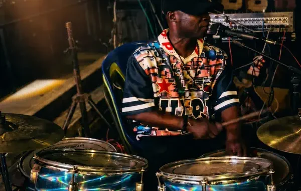 Egwundu – DeCity Mad Ova You (Live) Download Mp3